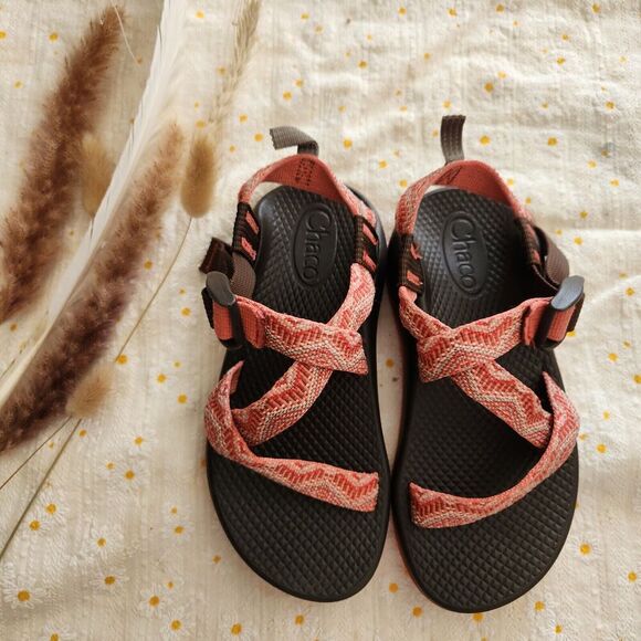 Chaco‎ Z1 Unisex Kids Sport Water Sandals Size 1 Y- Peach Orange & Gray Strap - Picture 1 of 3